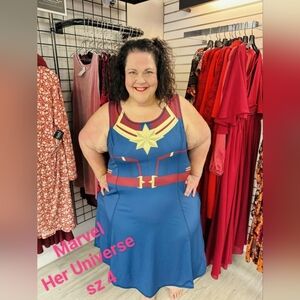 Marvel Her Universe Sz 4(26) PERFECT SHAPE